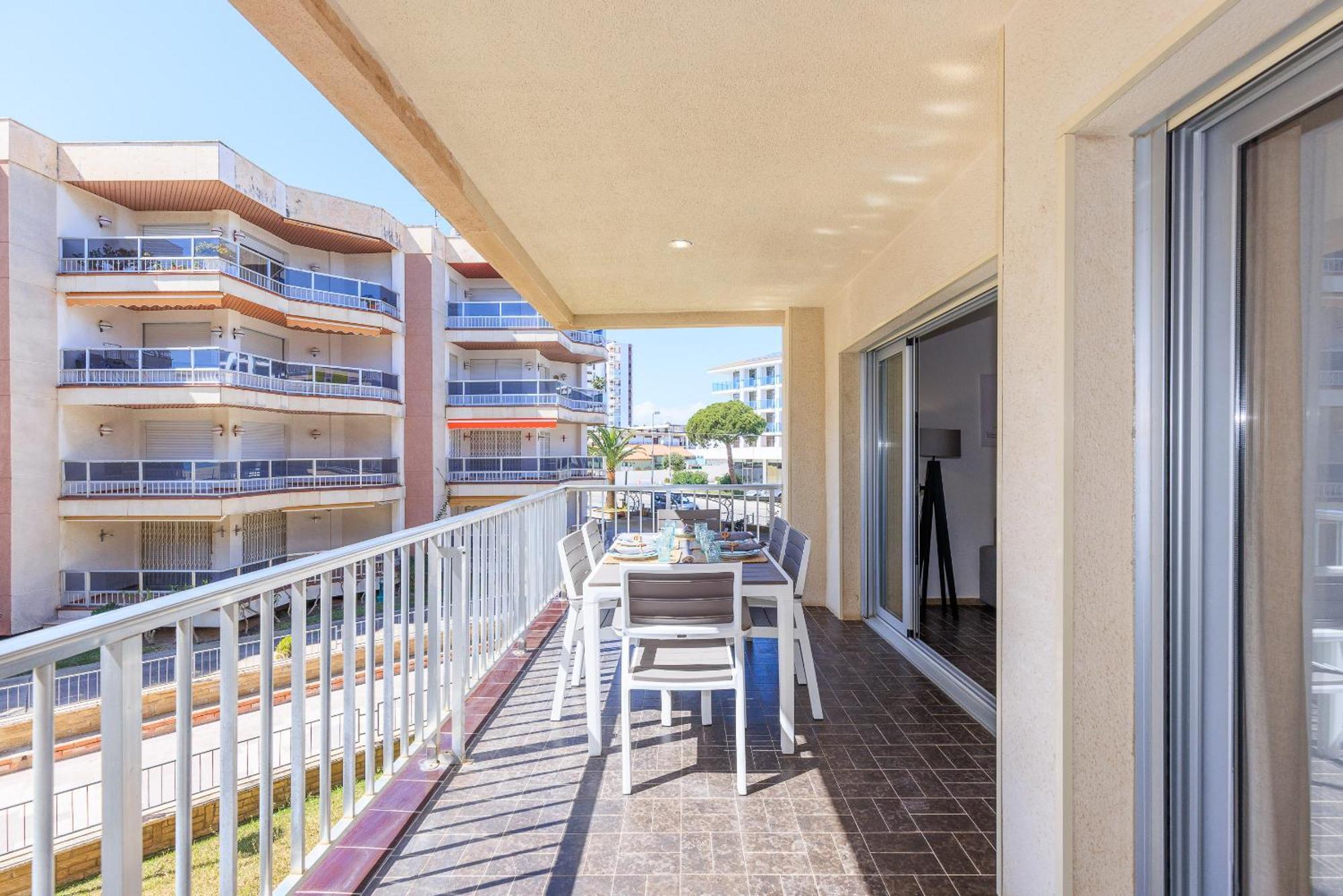 Uhc Dms Family Apartments Cambrils Room photo
