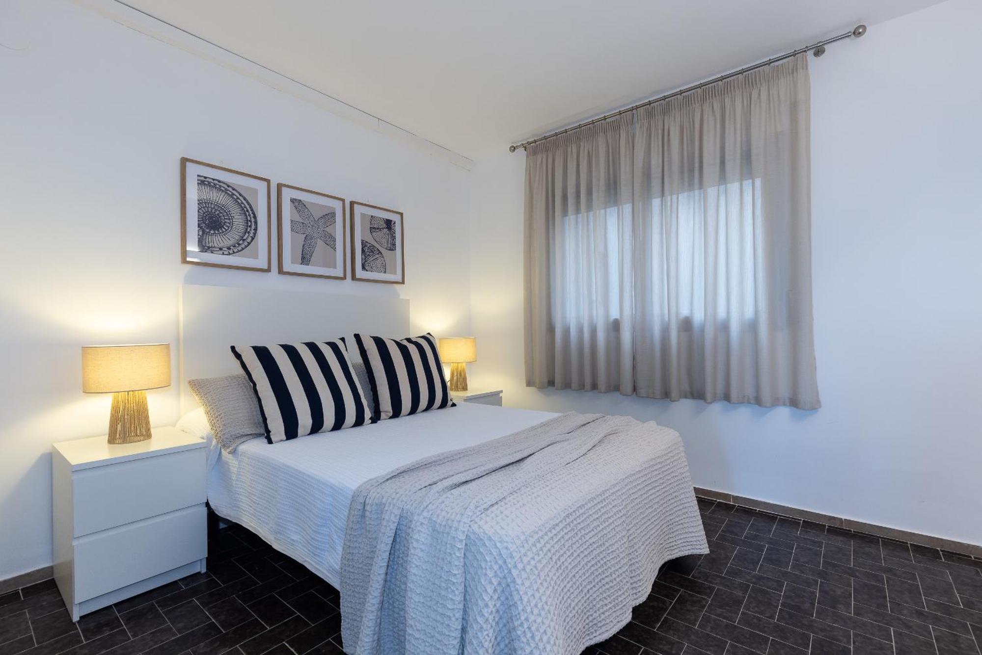 Uhc Dms Family Apartments Cambrils Room photo